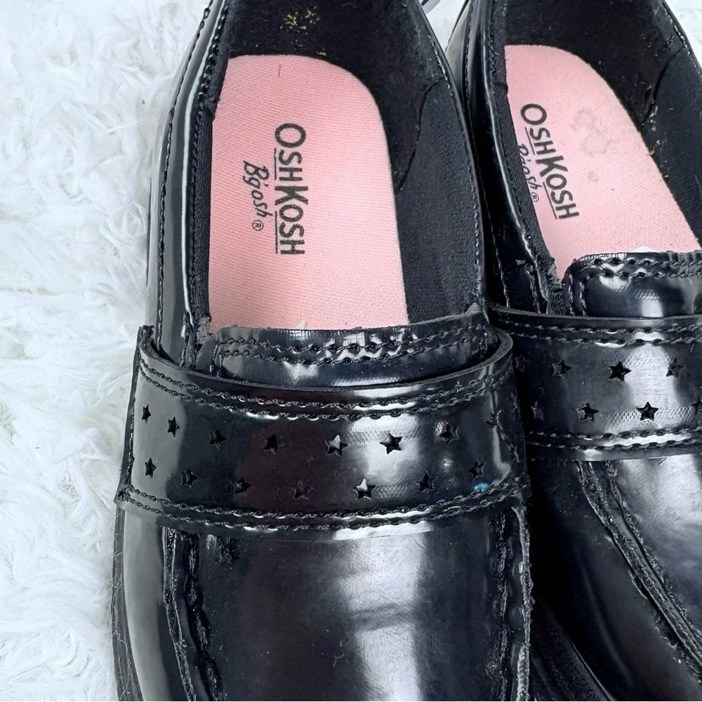 NWT OshKosh B'gosh Kids Black faux leather star print Loafers size 11